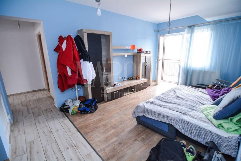 Casa 12 camere de vanzare in Floresti