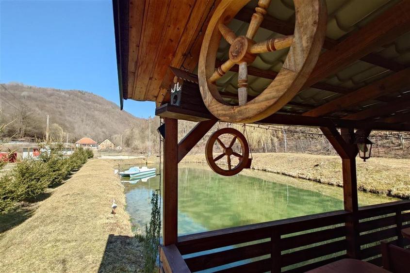 Iaz de vanzare in Apuseni- cazare, agrement si pescuit la DN74