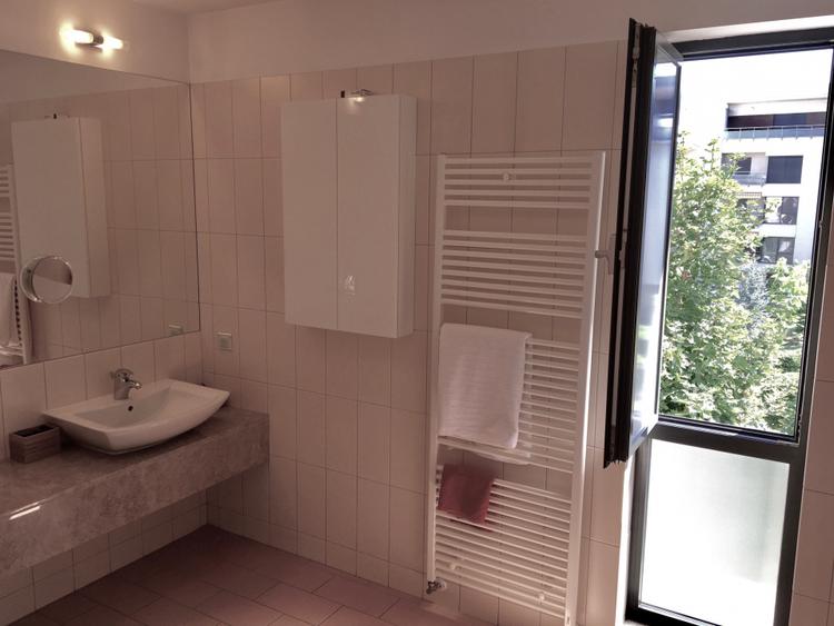 Apartament cu trei camere si doua locuri de parcare, in Baneasa Rezidential