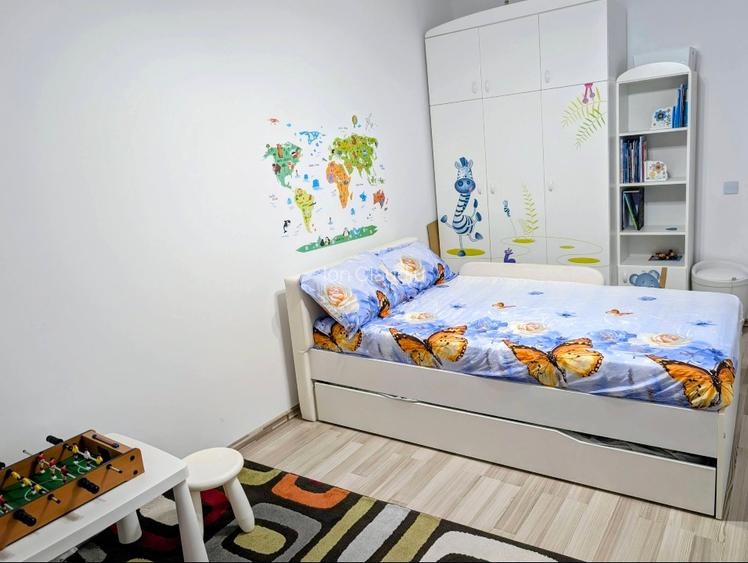 Refugiu urban modern cu 4 camere, zona Coresi, gândit pentru lucru de acasă - 8