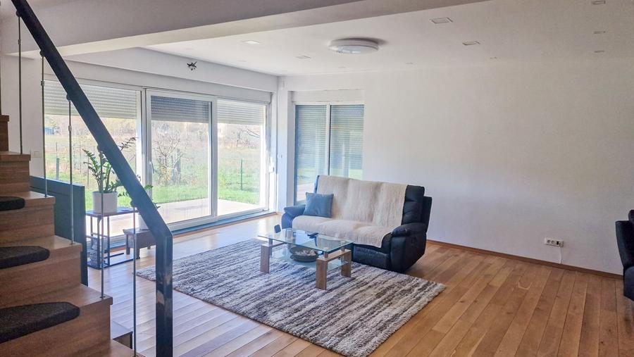 Casa modernă în Darza – 402 mp construiți, Fotovoltaice si Garaj