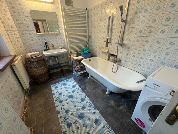 Vanzare apartament patru camere vila D+P+1+pod curte Cotroceni metrou Eroilor