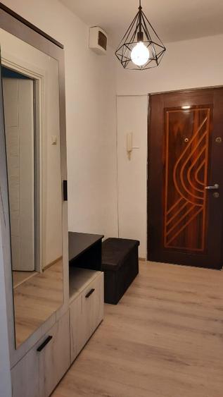 Închiriez apartament cu doua camere