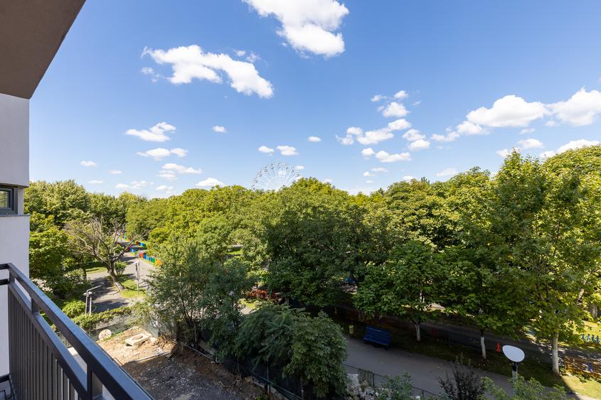 Garsoniera open space luminoasa, cu priveliste uimitoare in parcul Tineretului