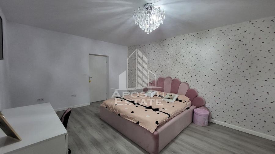Casa individuala cu 4 camere,2 garaje si teren generos Pischia