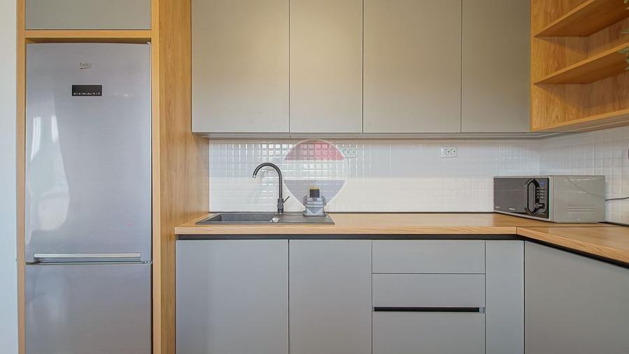 Apartament 2 camere de vânzare | Parcare și boxă | Zona Tractorul