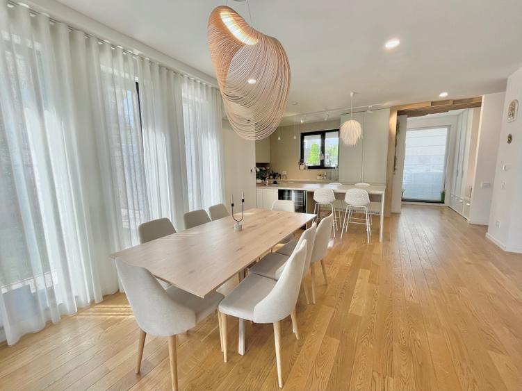 Contemporary Luxury Villa for Rent | Exceptional Indoor-Outdoor Living