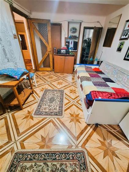 Apartament 4 camere in casa, zona Patria, Central, cu acces auto in curte