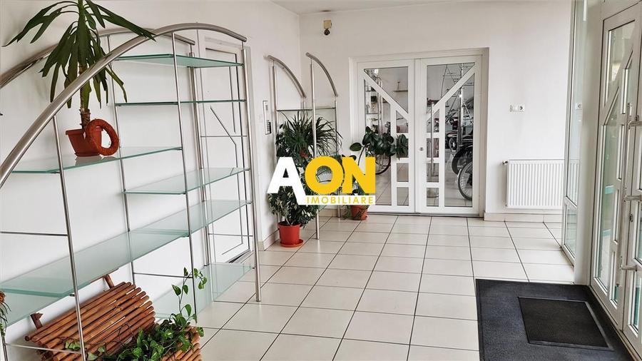 Spațiu de Birouri și Comercial, 800mp + Hală 500mp, Parcare Privată