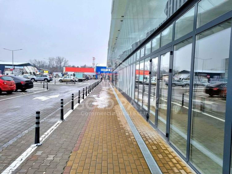 Spatiu Comercial in Centru Comercial - Zona Traian Vuia - Parcare