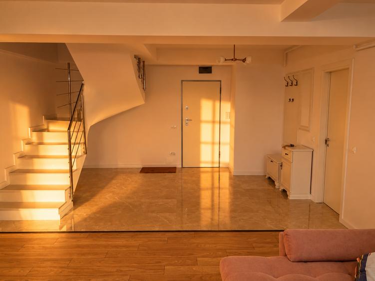 Inchiriere Duplex spațios 3 camere Faleza Nord bloc nou