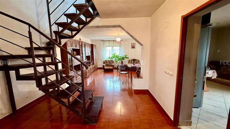 Vila de vanzare in CUG - 11