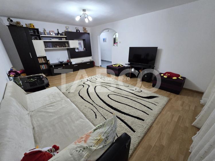 Apartament decomandat de vanzare 59 utili balcon pod zona Dioda Sibiu - 11