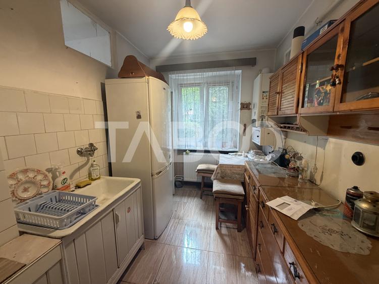 Apartament 2 camere decomandat parter gradina zona Negoiu