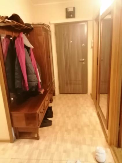 Vând ap. 3 cam. decomandat, central, suprafata generoasă, Brăila