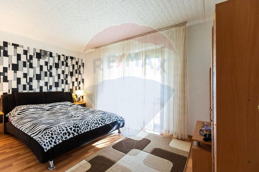 Apartament de vanzare cu 4 camere decomandat, Aleea Ghioceilor