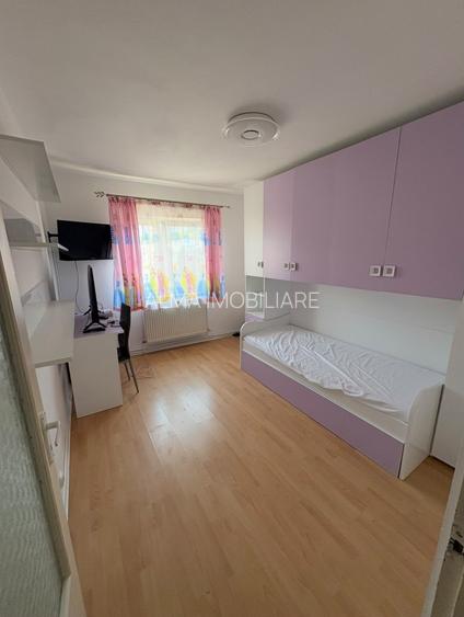 Apartament renovat 4 camere, 2 balcoane, cartier Plopilor!