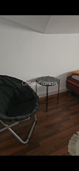 De închiriat apartament cu 3 camere la et 1 si o garsoniera la parter,imobil cas - 12