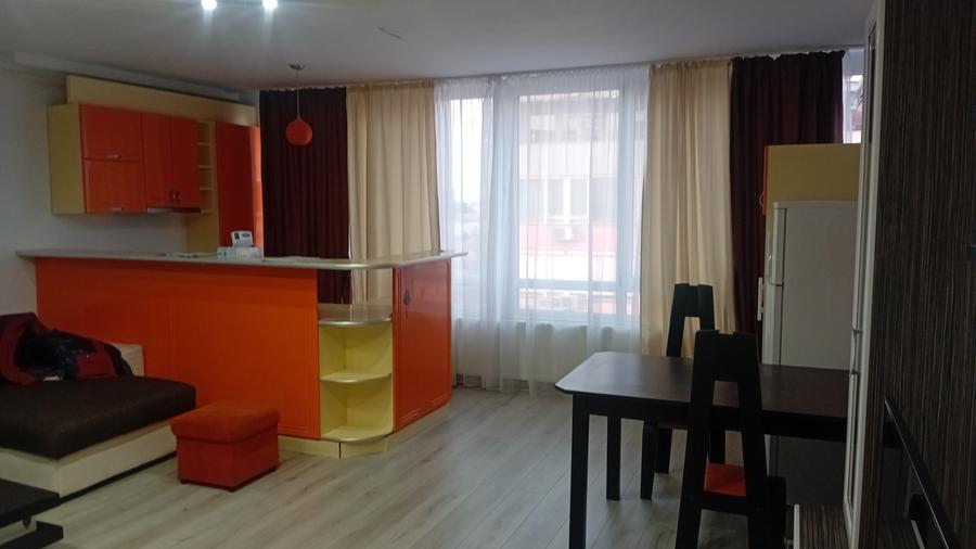Inchiriez apartament 3 camere uta ared (penthaus)