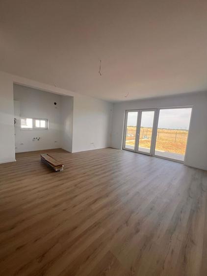 Comision 0%. Duplex spatios 120 mp. Panouri solare.  380 mp teren.  La cheie.