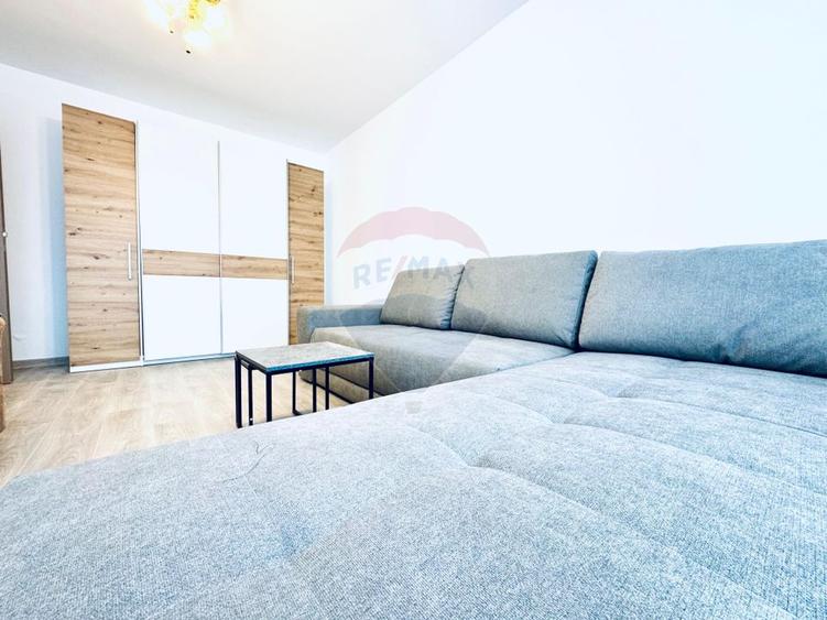 Apartament cu 3 camere de închiriat