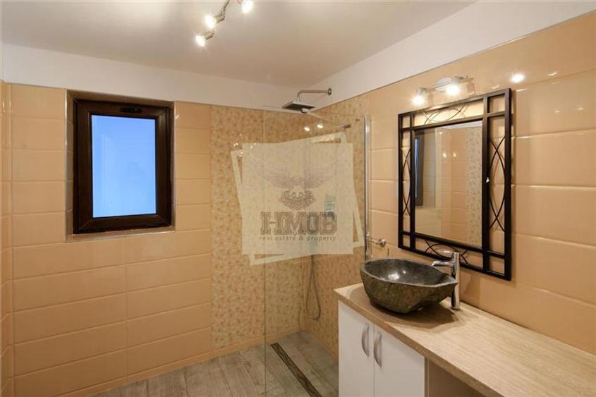 Apartament modern cu 2 camere si parcare in zona Centrala