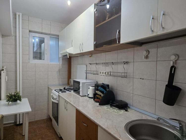 5 min metrou Obor Iancului garsCf.1decomandat cu balcon bloc mixt1978