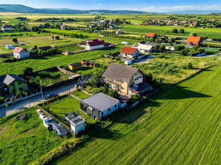 Vila luminoasa, curte individuala, priveliste panoramica spre munti, Harman, Bra - 2