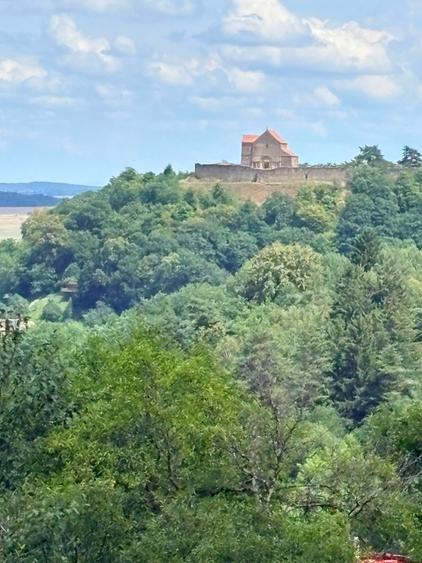 VAND 1648 MP TEREN CU PUZ CISNADIOARA