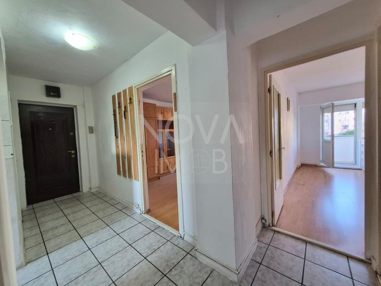 Apartament 3 camere de vanzare, Zona Garii
