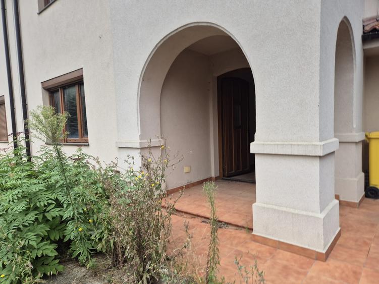 Casa 3 camere de vanzare in Curtea Domneasca