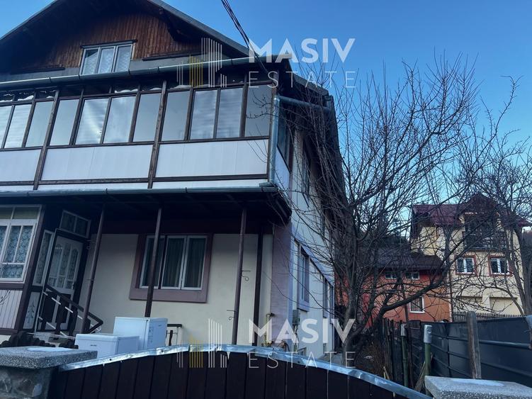 Casă spațioasă de vânzare în Azuga – 9 camere, 6 băi, vedere la Munții Bucegi