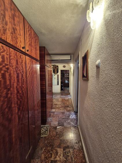 Apartament 3 camere de vânzare – Zona Centrală, decomandat