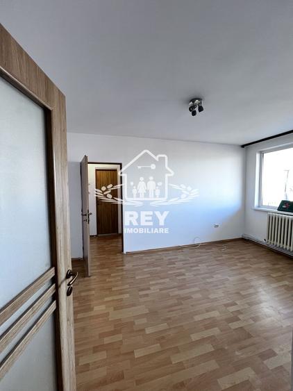 Apartament 2 camere,bloc cu lift, Str. Oștirii/Mihai Viteazul/N.Iorga