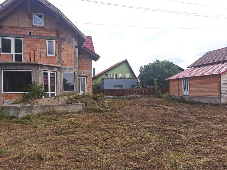 Casă la roșu de vânzare în Hărman, Cartierul Tineretului
