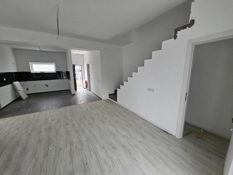 Vila 3 camere si mansarsa 40mp,tva inclus,comision 0%,direct dezvoltator