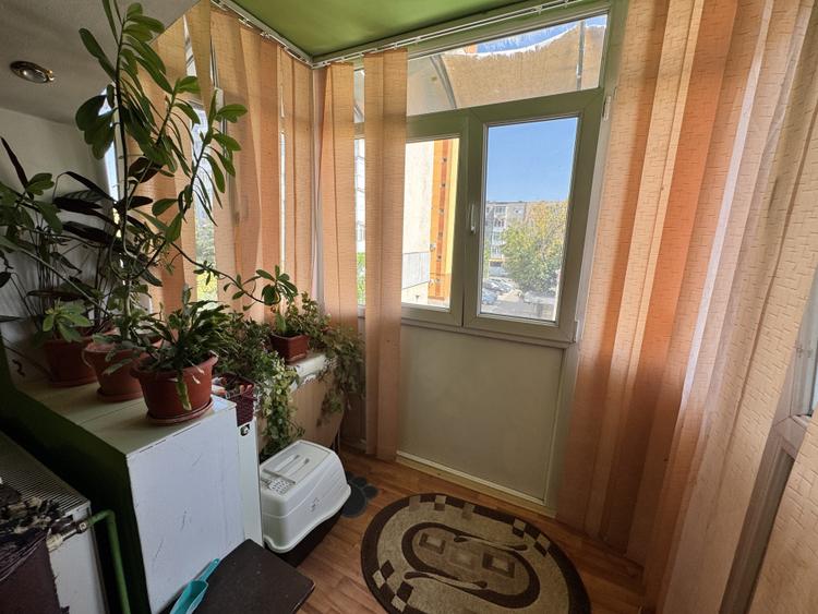 Apartament 3 camere, 50 mp, zona Craiovita Nouă
