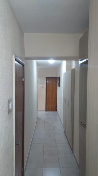 Titulescu, scoala 3, 3 camere decomandat, 80 MP ,loc parcare, etaj 1, 500 euro