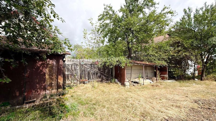Casa saseasca traditionala La asfalt Curte generoasa
