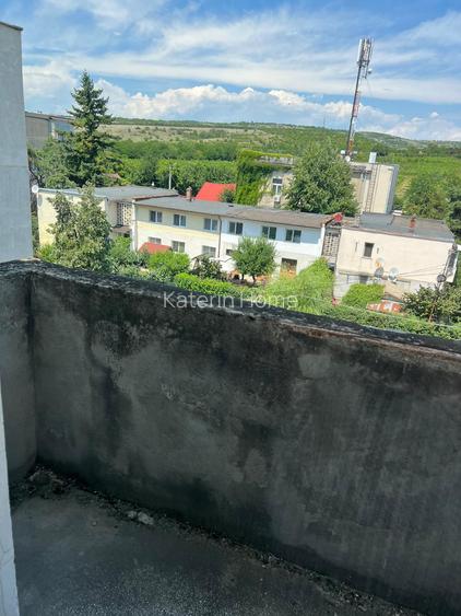 Apartament 3 camere semidecomandat, Valea Călugărească – de renovat - 13