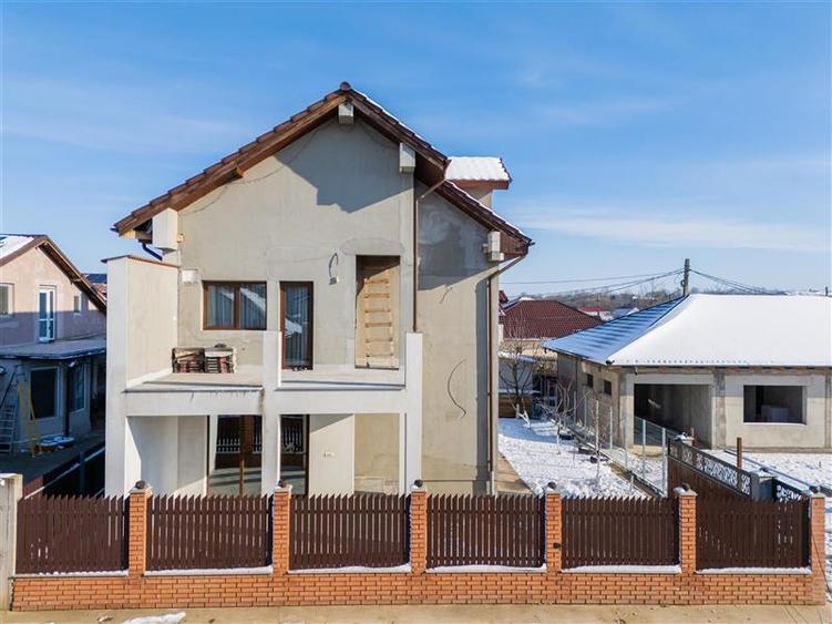 Casa P+1+M in Valu lui Traian - Spatiu si Confort Pentru Familia Ta