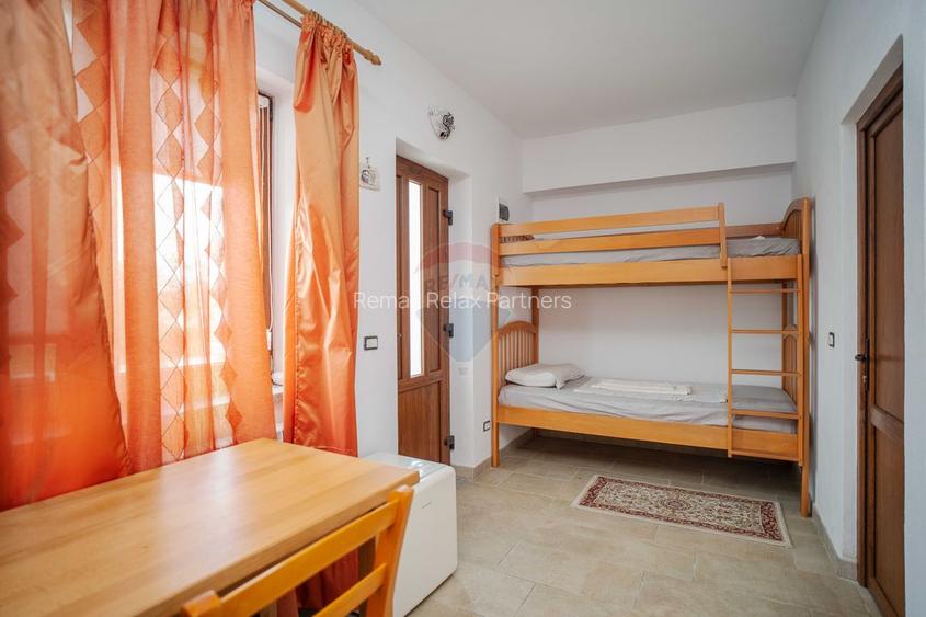 Complex cu Piscină/Cazare de Vânzare, 10.777mp Teren - DN24, Vaslui - 23