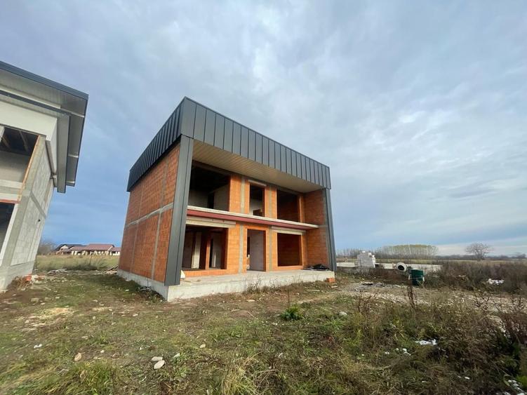 CASA LA ROȘU 220 MP | ZONA RETRASA CU VEDERE PANORAMICA| MARGINEA