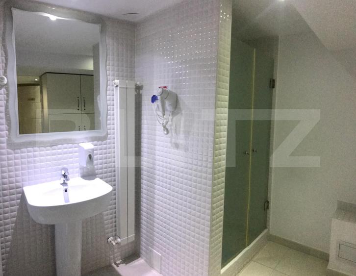 Spatiu comercial / Spa de Vanzare, 290 mp, zona Micro 3 Targoviste