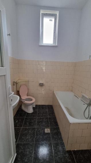 Casa parter de inchiriat, semicentral