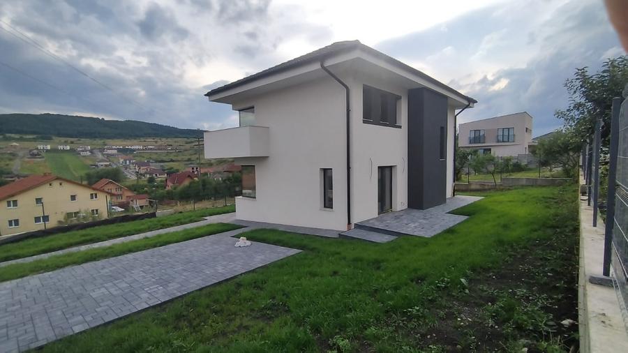 Casă individuală modernă la intrarea în Chinteni – zonă liniștită