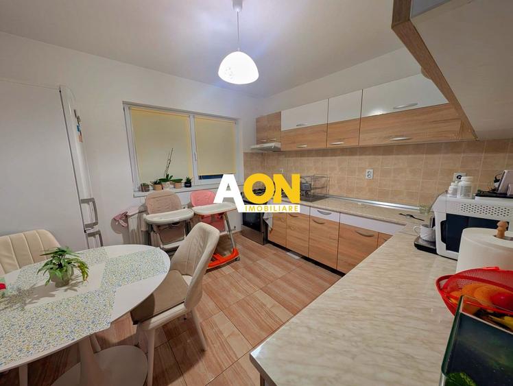 Casă tip înșiruit, D+P+M, 4 camere, garaj, 214 mp teren, zona Centru
