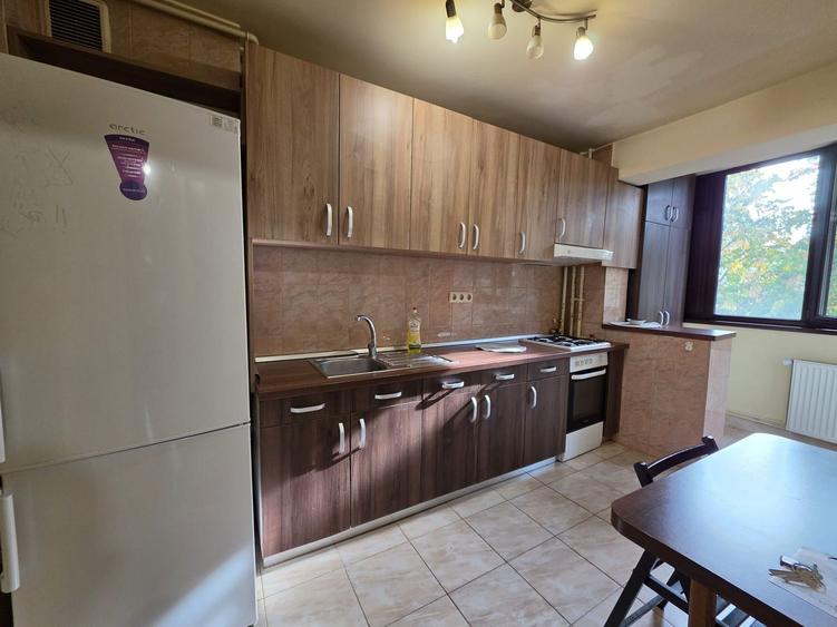Apartament 3 camere, finisat modern, etaj 3, bloc cu lift, Brancusi