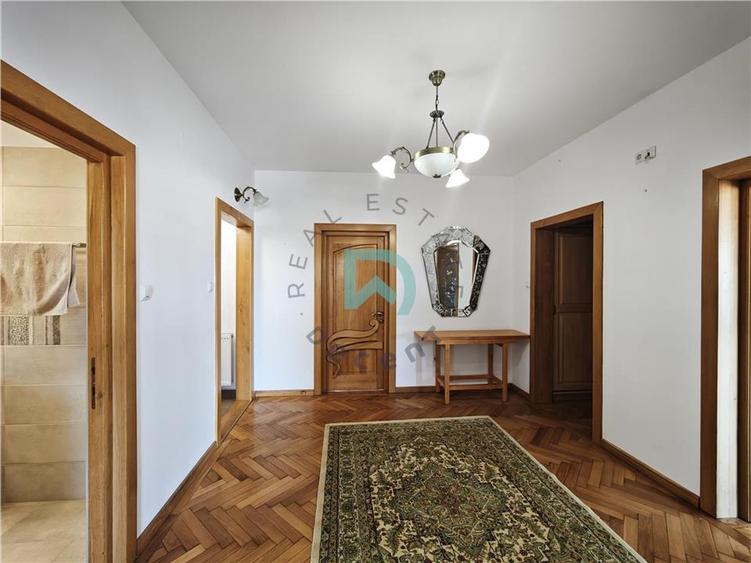 Închiriez 3 camere, Centrul Istoric, Brașov