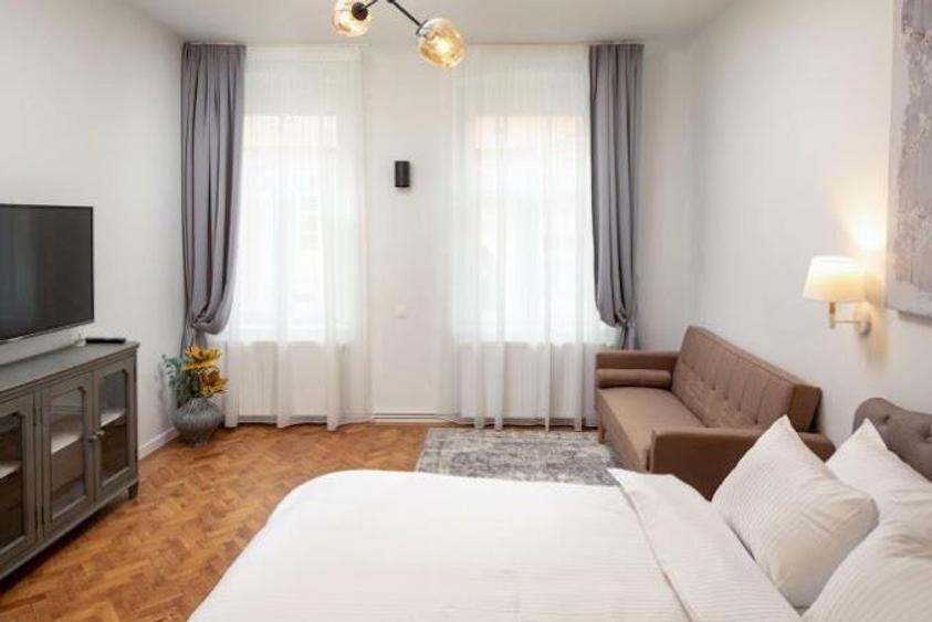3 apartamente + transfer afacere, locuri parcare, Centrul Istoric, Brasov
